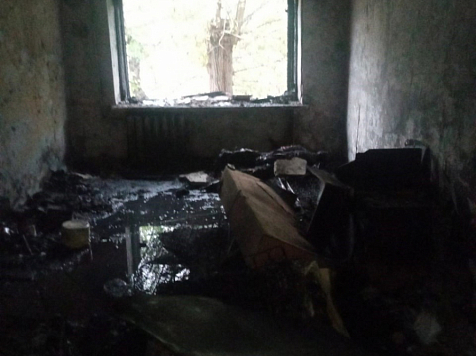 В МЧС назвали предварительную причину пожара, в котором погибло два жителя Красноярска . Фото: 7 канал Красноярск