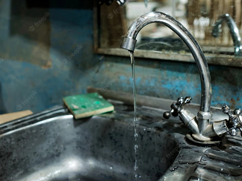 В Красноярском крае жители 7 населенных пунктов пили мутную воду. Фото: ru.freepik.com