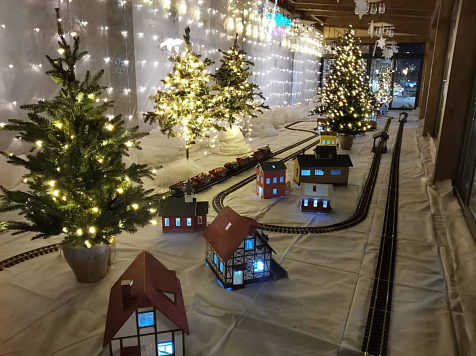 В Красноярске к Новому году запустили игрушечную железную дорогу. Фото, видео: https://vk.com/krasnoyarskrf