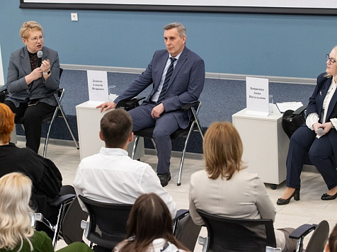 Алексей Додатко посетил центр профподготовки в Красноярске, открывший свои двери полгода назад. Фото: А. Бурмистров