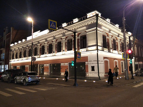В центре Красноярска подсветкой украсили ещё один памятник архитектуры. Фото: Служба по государственной охране ОКН
