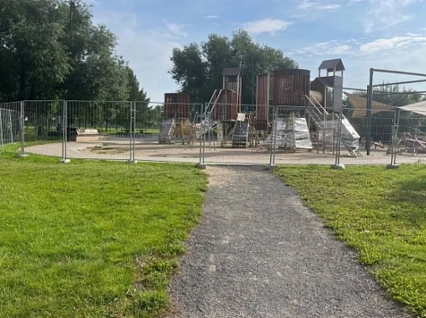 В Красноярском сквере «Зеленый берег» ввели режим угрозы ЧС. Фото: администрация Красноярска