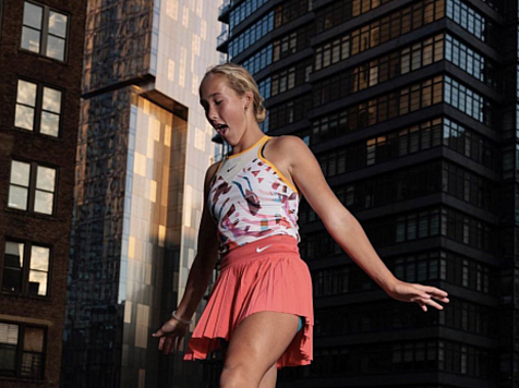 Красноярка Мирра Андреева выиграла WTA-500 в Аделаиде и поднялась в топ-7 мира. Фото: соцсети Мирры Андреевой