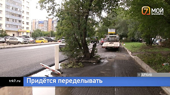 Уложенный в ливень асфальт на Ярыгинском проезде в Красноярске признали браком