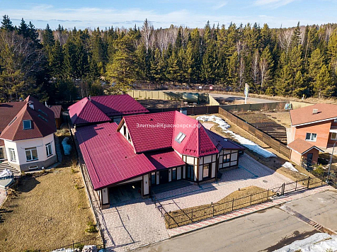 В Красноярске продают брутальный коттедж в стиле Loft за 37 млн рублей. Фото: «Элитный Красноярск»