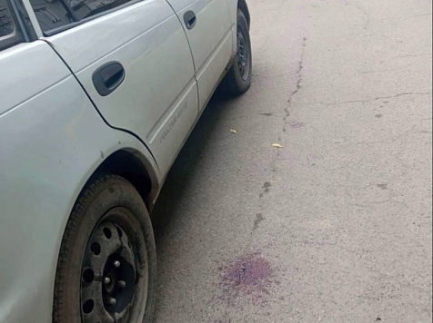 Полиция Красноярска начала поиски очевидцев избиения девушки на улице. Фото: «7 канал Красноярск» 