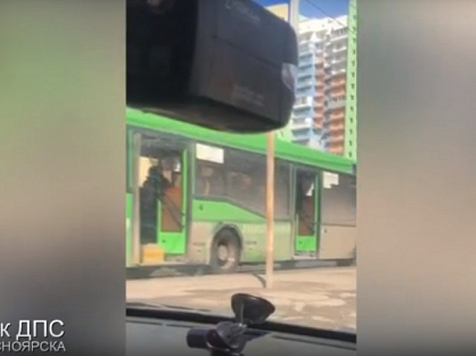 Разговор по телефону за рулём – самое частое нарушение водителей автобусов в Красноярске. Фото, видео: ГИБДД