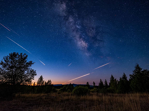 Время загадывать желания пачками: след кометы можно будет увидеть в Красноярске. <i>Фото: Яндекс Шедеврум</i>