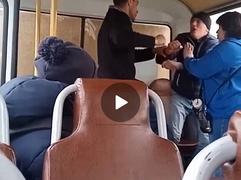 В Канске водитель автобуса избил двух пассажиров. видео: lemonkansk