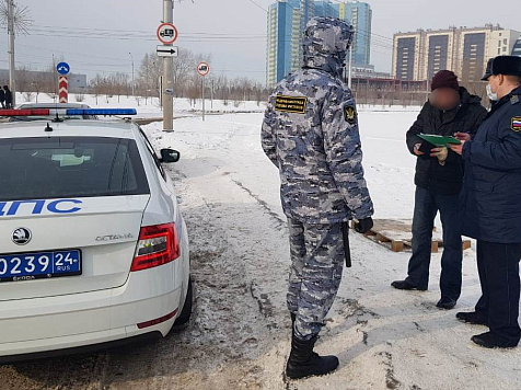 В Красноярске сотрудники ГИБДД и приставы используют уличные камеры для поиска должников. Фото, видео: ГИБДД Красноярска