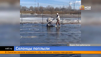 Весенние пакости в Красноярске: талые воды затопили дороги, дворы и улицы города