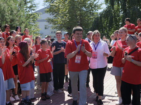 Губернатор края Михаил Котюков открыл форум юных лидеров Красноярья ТИМ «Юниор». Фото: Правительство Красноярского края