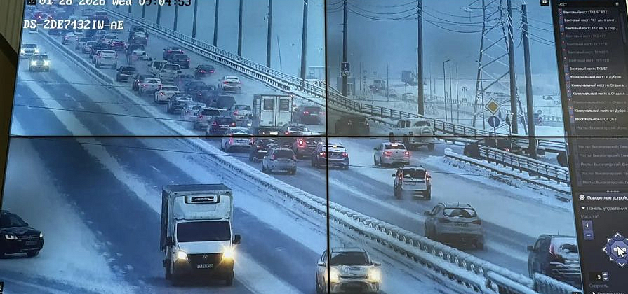 Выделенную полосу на Николаевском мосту в Красноярске пока не вернут