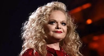 Пошла жара: в сети пишут, что россияне якобы массово сдают билеты на концерт Ларисы Долиной