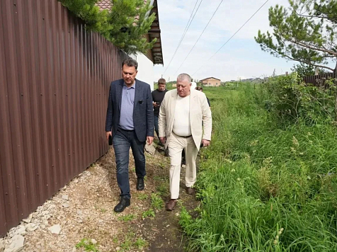 Глава Красноярска занялся деревней Бугачево. Фото: Сергей Верещагин