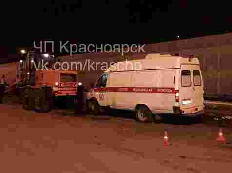 Скорая помощь влетела в снегоуборочную машину: пострадал фельдшер . Фото: ЧП Красноярск 