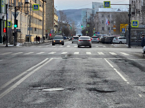 Экс-мэр Красноярска Сергей Еремин пожаловался на «асфальтовый кариес» у городских дорог. Фото: Сергей Еремин