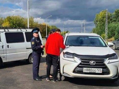 В Красноярском крае поймали 29 должников и арестовали их машины . Фото: ЧП 24