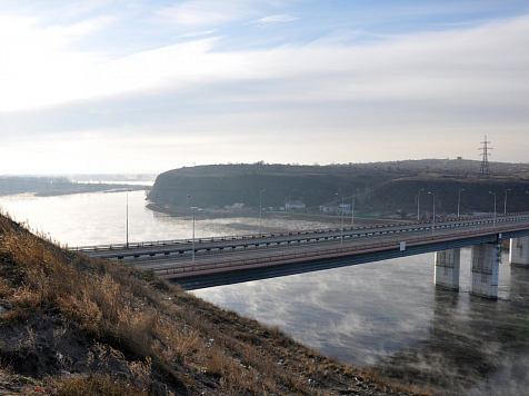 Под Минусинском мужчина фотографируясь сорвался со скалы высотой около 20 метров и погиб . Фото: yandex.ru/maps/автор: Николай П.