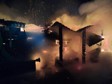 В Красноярском крае ночью сгорел жилой дом. Фото: t.me/krasgochs