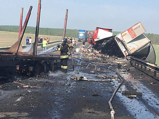 Стали известны подробности смертельного ДТП с загоревшимися грузовиками на трассе Канск - Красноярск