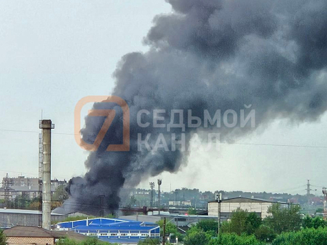 Склад горит на улице Калинина в Красноярске