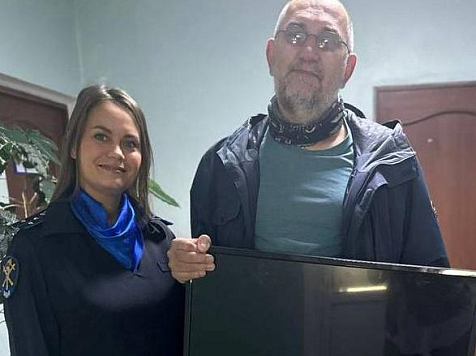 Агрессивный лже-соцработник в Дивногорске украл телевизор у престарелой бабушки. Фото: МВД 24