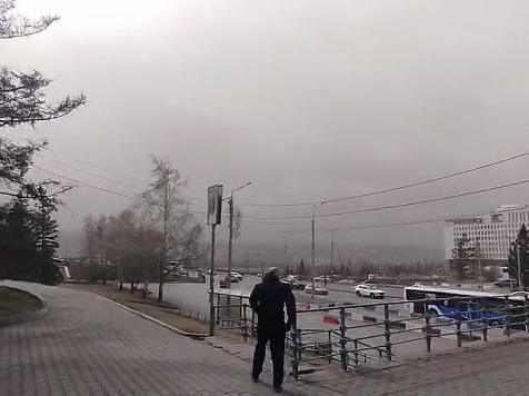 Красноярцев предупреждают: штормовой ветер задерживается в городе сегодня на весь день  . Фото: 7 канал Красноярск