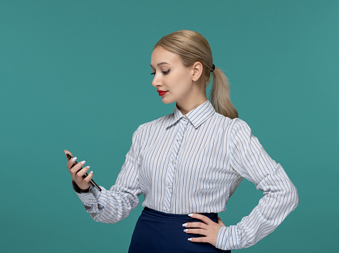 Среди предпринимателей прошел слух о запрете общения с клиентами в Telegram-каналах. Фото: Freepik