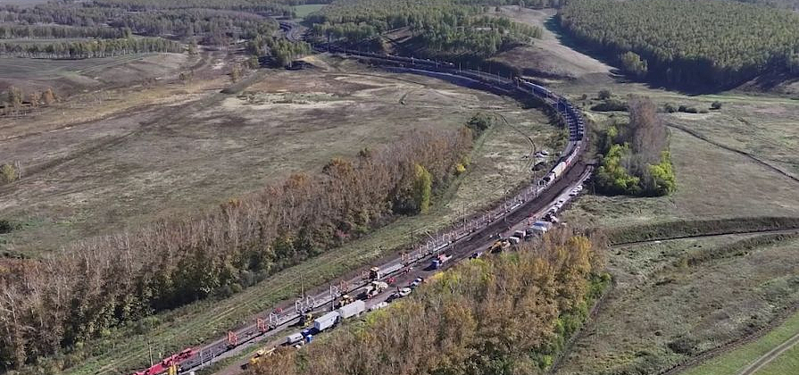 В Красноярском крае проложили железную дорогу по новым технологиям: рельсы выдерживают составы на 2,5 млрд тонн