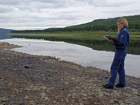 На севере Красноярского края произошел разлив нефтепродуктов на реке Кочечум. Фото: прокуратура Красноярского края