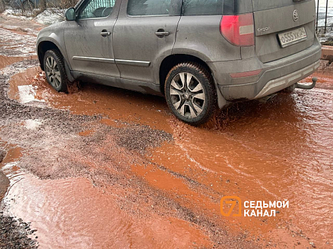 Красноярск после оттепели утопает в лужах, слякоти и грязи. Фото: «7 канал Красноярск»