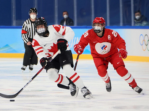 Скандал на Олимпиаде: российские хоккеистки провели матч с канадками в медицинских масках. Фото: vk.com/fhr