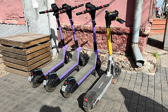 В Красноярске на центральных улицах ограничат скорость движения самокатов