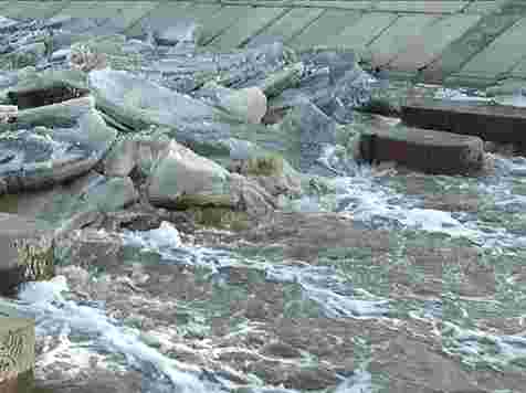 Школьник поскользнулся на скользкой дороге и погиб