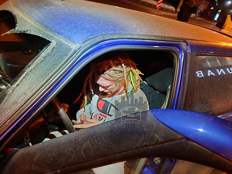 Пьяный водитель с дредами устроил ДТП на правом берегу Красноярска. Фото: ЧП Красноярск