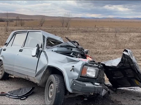 Трассу на границе с Хакасией перекрыло грузовиком после чудовищной аварии. Фото: Госавтоинспекция Хакасии.