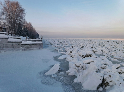 Уровень воды в семи сантиметрах от критического: разлив реки застал врасплох Енисейск. Фото: Енисейская Правда