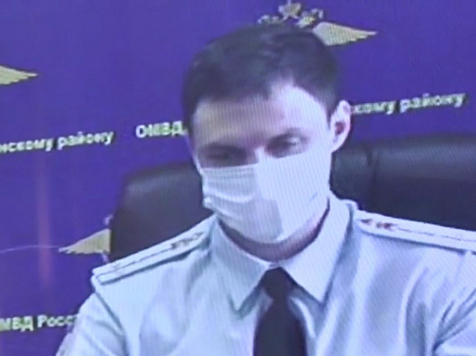 Замначальника отдела ОРЧ краевой полиции Александра Егорова заключили под стражу . Фото: Newslab