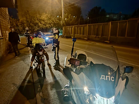 Мотовзвод полка ДПС приструнил ночных рэйсеров на правобережье Красноярска. Фото: МВД24