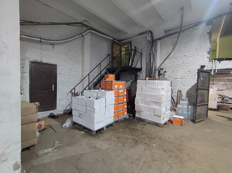 В Енисейске задержали теплоход с 3 тыс. бутылок поддельного алкоголя . Фото: пресс-служба Сибирского ЛУ МВД России