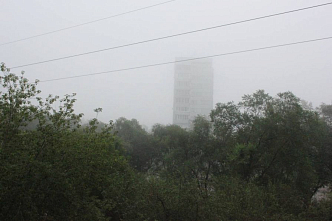  На Красноярск вместе с невыносимой жарой движутся гроза и шквалистый ветер  