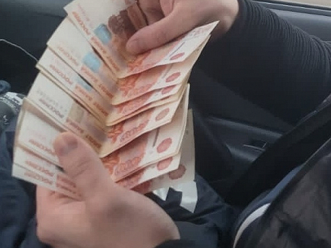 Красноярцу вернули 50 тысяч рублей, оставленные в кармане куртки . Фото: ГУ МВД по Красноярскому краю 