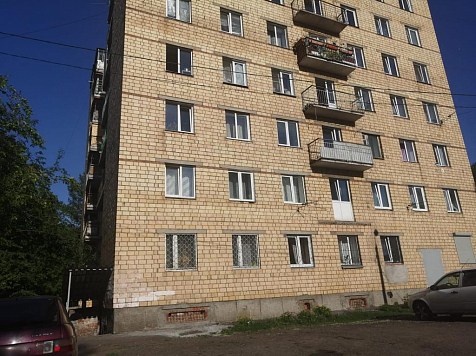 В Красноярске 6-летний мальчик упал с 4-го этажа общежития . Фото: СК