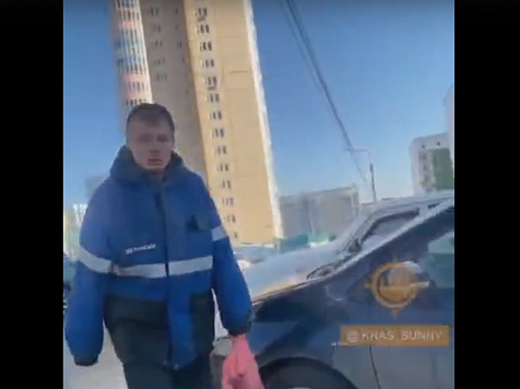 В Красноярске жители Солнечного пожаловались на неадекватного мужчину. Фото, видео: vk.com/kras_sunny