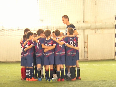 В Красноярске детскую спортивную школу лишили крытого манежа из-за гипермаркета