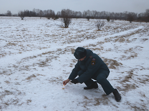 В Красноярске сотрудники МЧС провели показательный запуск фейерверков. Фото, видео: 24.mchs.gov.ru