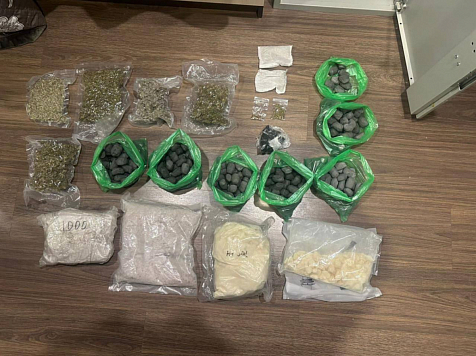 В Красноярске закладчица притворилась беременной и спрятала наркотики в накладном животе . Фото: Прокуратура края