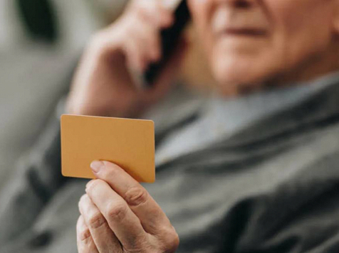 В Красноярском крае 15-летний подросток помог мошенникам обмануть пенсионерку на 200 тысяч. Фото: краевая прокуратура