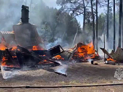 Житель Красноярского края погиб в пожаре на базе отдыха. Фото и видео: МЧС Красноярского края